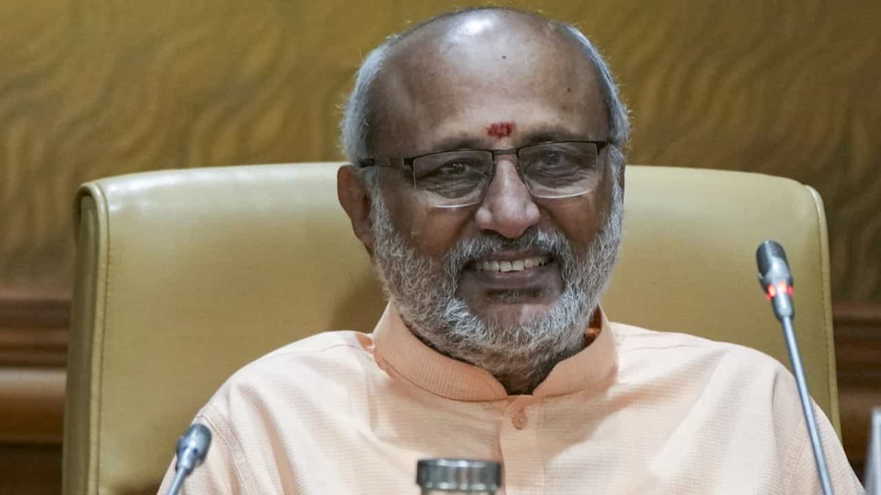 Local Holiday In Kerala: തിങ്കളാഴ്ച പ്രാദേശിക അവധി കൂടുതല്‍ സ്ഥലങ്ങളിലേക്ക്; ഉപരാഷ്ട്രപതിയുടെ വരവ്‌ പ്രമാണിച്ച് ഉച്ചയ്ക്ക് ശേഷം അവധി