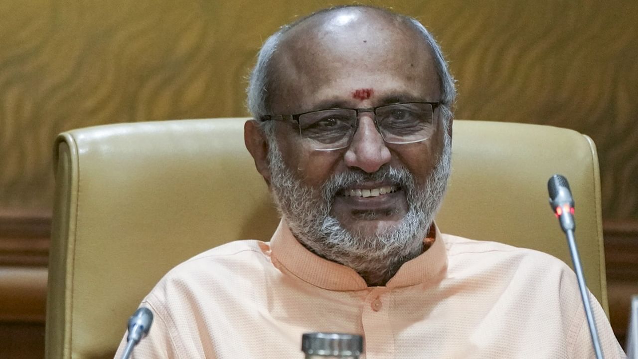 Local Holiday In Kerala: തിങ്കളാഴ്ച പ്രാദേശിക അവധി കൂടുതല്‍ സ്ഥലങ്ങളിലേക്ക്; ഉപരാഷ്ട്രപതിയുടെ വരവ്‌ പ്രമാണിച്ച് ഉച്ചയ്ക്ക് ശേഷം അവധി