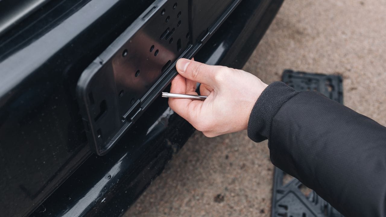 സുധീറിന്റെ വാഹന നമ്പറിലെ എച്ച് ആര്‍ ഹരിയാനയെ സൂചിപ്പിക്കുന്നു. 88 എന്ന ബദ്ര റീജിയണല്‍ ട്രാന്‍സ്‌പോര്‍ട്ട് ഓഫീസ് നമ്പറാണ്. 

