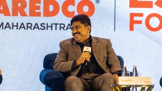 Ditwah Cyclonic Storm : സ്കൂളുകൾക്ക് അവധി, വിമാനങ്ങൾ റദ്ദാക്കി, ഡിറ്റ് വ ചുഴലിക്കാറ്റ് തമിഴ്നാട് തീരത്തോടടുക്കുന്നു