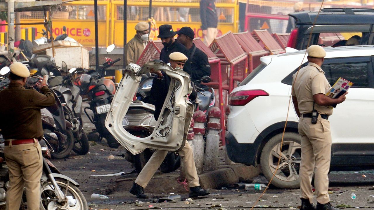 Delhi Blast: ഉമർ സ്‌ഫോടകവസ്തുക്കൾ സംയോജിപ്പിച്ചത് ചെങ്കോട്ടയ്ക്കരിൽവച്ച്; ചെലവഴിച്ചത് 3 മണിക്കൂർ