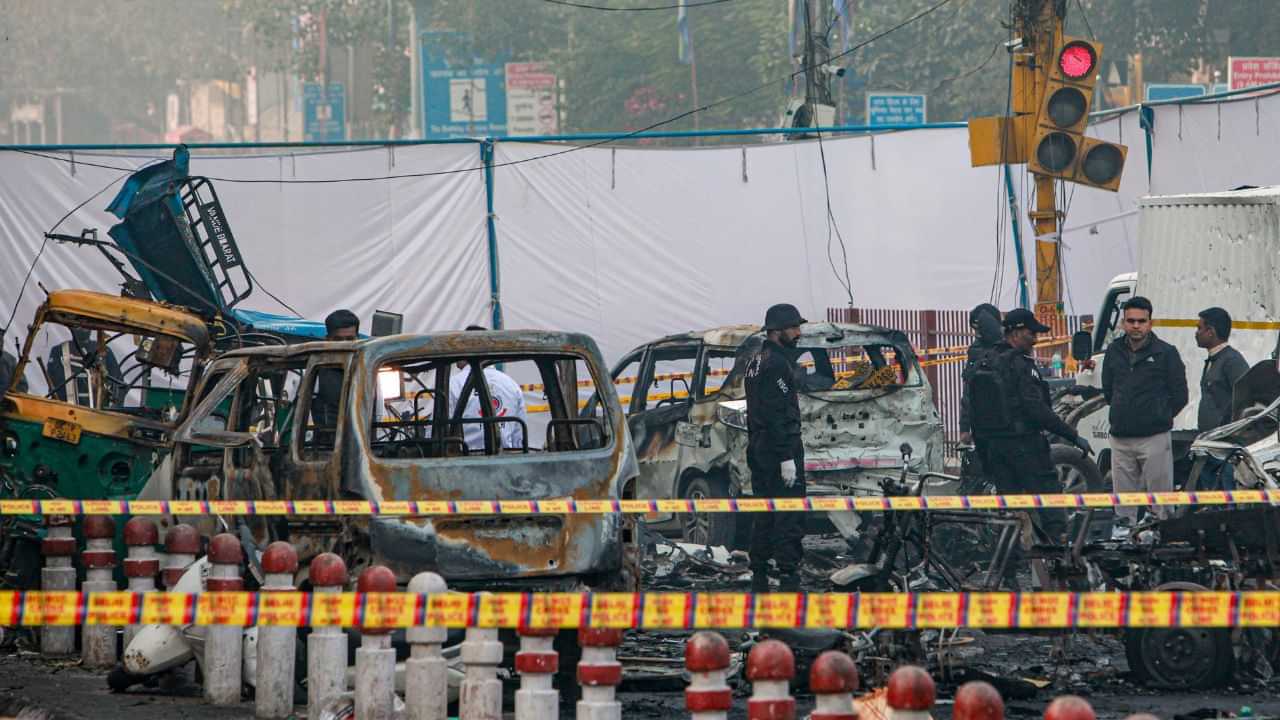 Delhi Blast: ഡൽഹി സ്ഫോടനം: മരിച്ചവരുടെ കുടുംബാംഗങ്ങൾക്ക് ധനസഹായം പ്രഖ്യാപിച്ച് സർക്കാർ Delhi Blast: ഡൽഹി സ്ഫോടനം: മരിച്ചവരുടെ കുടുംബാംഗങ്ങൾക്ക് ധനസഹായം പ്രഖ്യാപിച്ച് സർക്കാർ