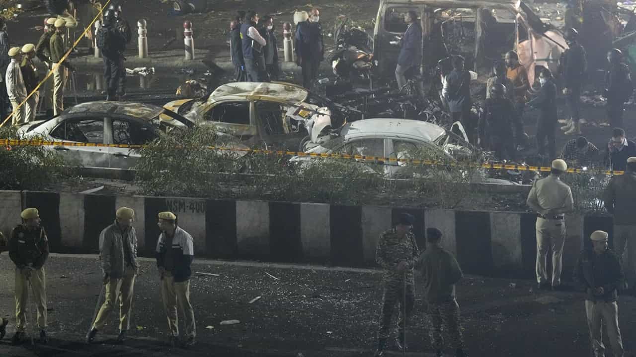 Delhi Red Fort Blast: ആ ചുവന്ന ഇക്കോസ്‌പോർട്ട് എസ്‌യുവി എവിടെ? കണ്ടെത്തിയേ തീരൂ; ജാഗ്രതാ നിര്‍ദ്ദേശം