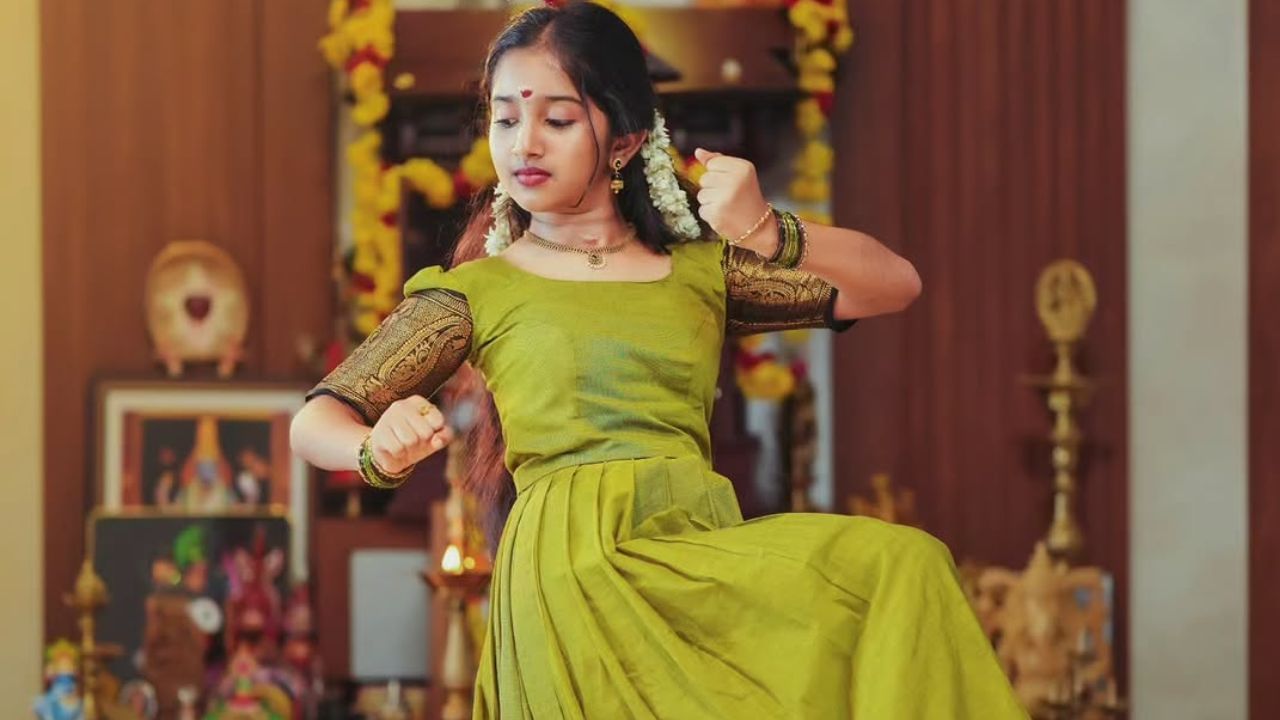 അവാർഡ് കൊടുക്കാതെയല്ല അങ്ങനെ പറയേണ്ടിയിരുന്നത് പകരം അത് ചെയ്തിരുന്നെങ്കിൽ നന്നായേനെ. കുട്ടികൾക്ക് കൂടുതൽ അവസരം കിട്ടണമെന്നും അവരും സമൂഹത്തിന്റെ ഭാഗമാണെന്ന് പറഞ്ഞ ജൂറി ചെയർമാൻ കുട്ടികളുടെ അവകാശങ്ങളെ കാണാതെ പോയതിൽ കടുത്ത അമർഷമുണ്ട്. എല്ലാ മാധ്യമങ്ങളും സിനിമ പ്രവർത്തകരും പൊതുജനങ്ങളും ഇത് ചർച്ച ചെയ്യണം. (Photo: Social Media)