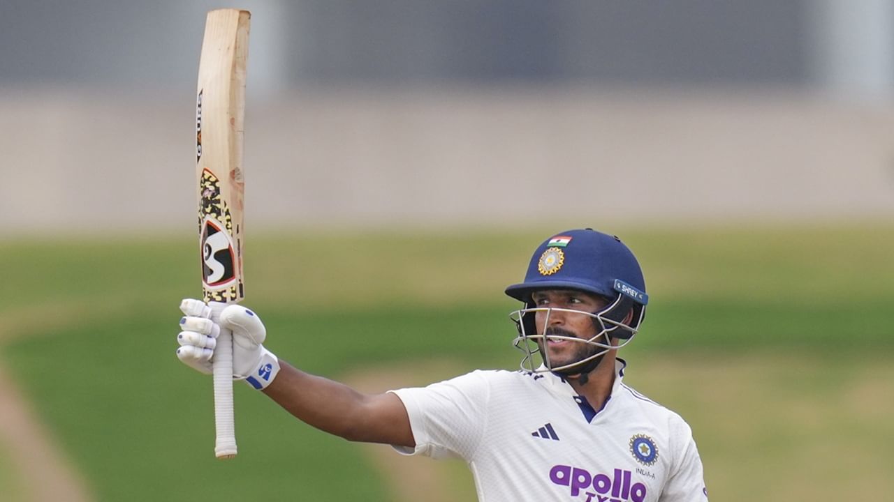 ആദ്യ ഇന്നിങ്‌സില്‍ താരം 132 റണ്‍സാണ് നേടിയത്. കണ്‍സിസ്റ്റന്‍സി ആണ് ജൂറലിന്റെ മുഖമുദ്ര. വെസ്റ്റ് ഇന്‍ഡീസിനെതിരായ ടെസ്റ്റ് പരമ്പരയിലും താരം മികച്ച പ്രകടനം പുറത്തെടുത്തിരുന്നു (Image Credits: PTI)