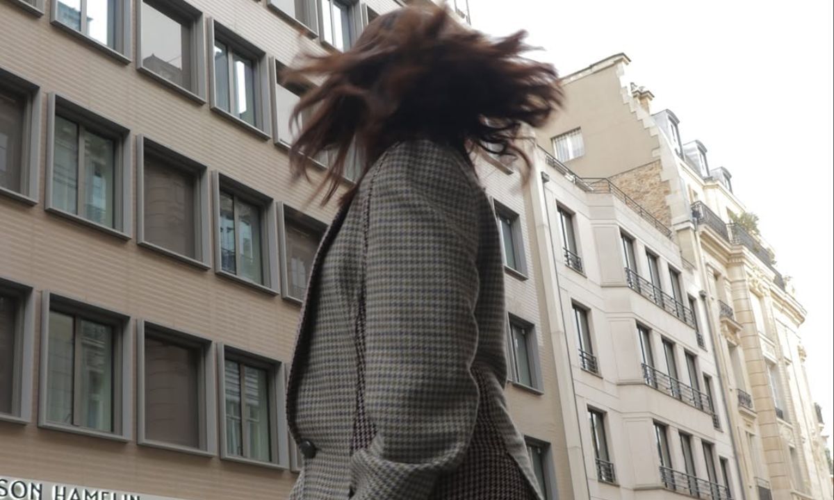 സിനിമ എന്നത് ഒരു മായാലോകമാണ് എന്നാണ് അതിൽ അഭിനയിക്കുന്നവർ തന്നെ പറയുന്നത്. ഒന്ന് കണ്ണടച്ചു തുറക്കുമ്പോഴേക്കും തീർന്നു പോകുന്ന ഒരു സ്വപ്നം പോലെ. എന്നാൽ ആ സ്വപ്നത്തിൽ തന്നെ ഒരുപാട് കാലം ജീവിക്കാൻ സാധിക്കുക എന്നത് ഒരു ഭാഗ്യമാണെന്ന് പറയാറുണ്ട്. അത്തരത്തിൽ ആ സ്വപ്നലോകത്തിൽ കാലങ്ങളായി തിളങ്ങുന്ന ഒരുപാട് നായികാ നായകന്മാരെ നമ്മൾക്കറിയാം.(PHOTO: INSTAGRAM)