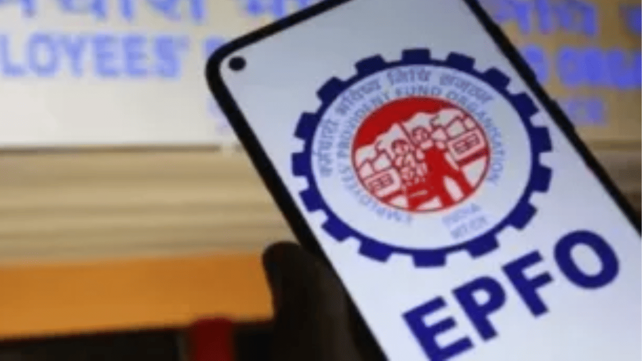 ജീവനക്കാരൻ സ്ഥാപനം വിട്ടതിന് ശേഷം മുൻ തൊഴിലുടമ 'എക്സിറ്റ് തീയതി' അപ്ഡേറ്റ് ചെയ്യാത്തതാണ് ട്രാൻസ്ഫർ വൈകുന്നതിനുള്ള ഒരു പ്രധാന കാരണം. പുതിയ നിയമപ്രകാരം എക്സിറ്റ് തീയതി രേഖപ്പെടുത്തുന്നത് നിർബന്ധമാക്കി. (Image Credit: Social Media)