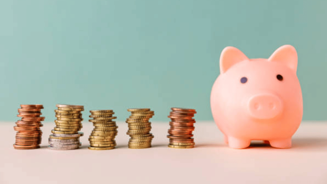 ഒരു ജീവനക്കാരന് ഒരു യൂണിവേഴ്സൽ അക്കൗണ്ട് നമ്പർ (UAN) എന്ന നിയമം നേരത്തേ ഉണ്ടെങ്കിലും, ചില പിഴവുകൾ കാരണം പലർക്കും ഒന്നിലധികം നമ്പറുകൾ ലഭിച്ചിരുന്നു. ഇനിമുതൽ ഒരാൾക്ക് നിലവിൽ UAN ഉണ്ടെങ്കിൽ, പുതിയൊരെണ്ണം സൃഷ്ടിക്കാൻ സാധിക്കില്ല. (Image Credit: Getty Images)
