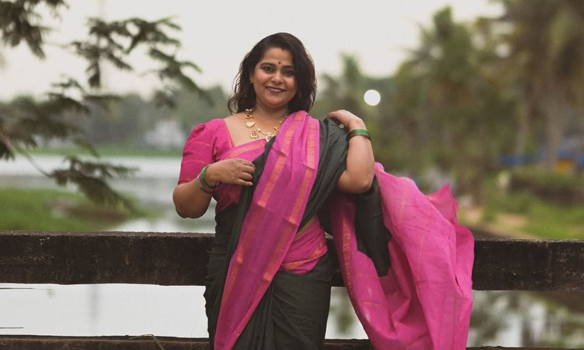 തന്റെ ആദ്യ ചിത്രത്തിലെ ഈ റോൾ വളരെ ഭംഗിയായാണ് ഫറ പൂർത്തിയാക്കിയത്. മലപ്പുറം ജില്ലയിലെ ഒരു മുസ്ലിം കുടുംബത്തിൽ ജനിച്ച ഫറ ഷിബില വിവാഹം ചെയ്തത് വിജിത്ത് നായരെയാണ്. ഇരുവർക്കും ഒരു മകൻ ആണുള്ളത്. (PHOTO: INSTAGRAM)