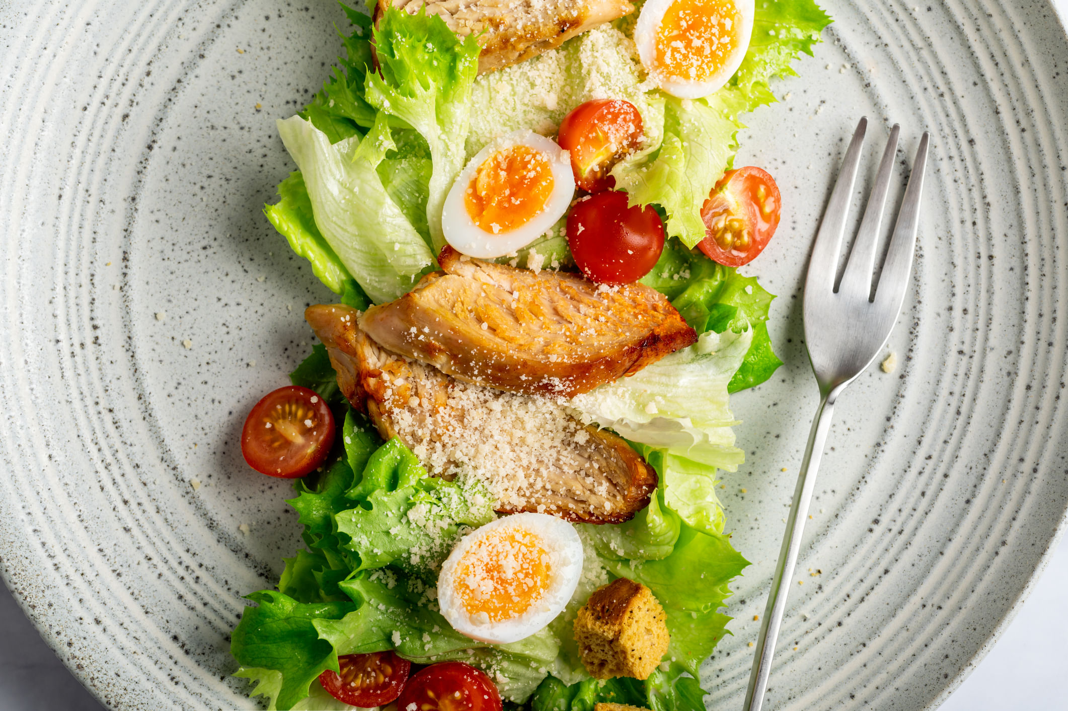 മുട്ടയിൽ അടങ്ങിയിരിക്കുന്ന വിറ്റാമിനുകൾ, പ്രോട്ടീനുകൾ, ആന്റി ഓക്‌സിഡന്റുകൾ, ആരോഗ്യകരമായ കൊഴുപ്പുകൾ എന്നിവയാണ് ശരീരഭാരം കുറയ്ക്കാൻ സഹായിക്കുന്നത്. ശരീരഭാരം കുറയ്ക്കാൻ ആഗ്രഹിക്കുന്നവർ പ്രഭാത ഭക്ഷണത്തിൽ മുട്ട ഉൾപ്പെടുത്തുന്നത് വളരെ നല്ലതാണ്. (Image Credits: Getty Images)
