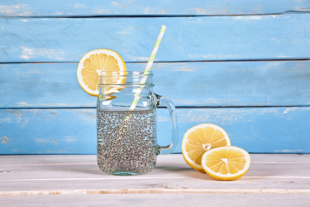 മുടി സംരക്ഷണത്തിന്റെ കാര്യത്തിൽ, പലപ്പോഴും തെറ്റുകൾ ചെയ്യുന്നവരാണ് നമ്മൾ. വിലകൂടിയ കെമിക്കലുകൾ അടങ്ങിയ ഉല്പന്നങ്ങളാണ് അധികമാളുകളും ഉപയോ​ഗിക്കുന്നത്. എന്നാൽ മികച്ച പരിഹാരങ്ങൾ പലപ്പോഴും പ്രകൃതിയിൽ നിന്ന് കിട്ടുമെന്ന കാര്യം നിങ്ങൾ മറക്കരുത്. മുടിയുടെ കാര്യത്തിൽ ഏറ്റവും കൂടുതൽ ​ഗുണങ്ങളടങ്ങിയ ഒന്നാണ് കറ്റാർ വാഴ. മറ്റൊന്ന് ചിയ വിത്താണ്. (Image Credits: Getty Images)
