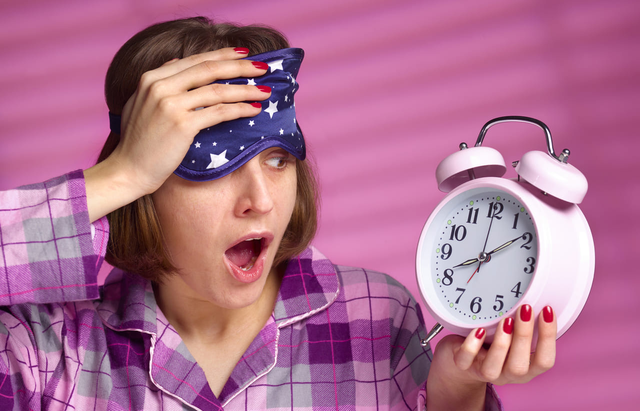 ക്ഷീണം, തലച്ചോറിലുണ്ടാകുന്ന പ്രശ്നങ്ങൾ, വരണ്ട ചർമ്മം, മുടി പൊട്ടിപോകുക, പ്രതിരോധശേഷി നഷ്ടമാകുക എന്നിവയാണ് വൈറ്റമിൻ കുറയുന്നത് മൂലം നിങ്ങൾ നേരിടേണ്ടി വരുന്നത്. വൈറ്റമിൻ ഡി നിങ്ങൾക്ക് ശക്തവും ആരോഗ്യകരവുമായ അസ്ഥികളും പല്ലുകളും നിലനിർത്തുന്നതിന് അത്യാവശ്യമായ കാൽസ്യത്തിന്റെയും ഫോസ്ഫറസിന്റെയും ആഗിരണം മെച്ചപ്പെടുത്തുന്നു. (Image Credits: Getty Images)