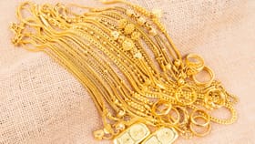 മുന്നോട്ടോ പിന്നോട്ടോ? ഇന്നത്തെ സ്വർണ്ണ വെള്ളി നിരക്കു...