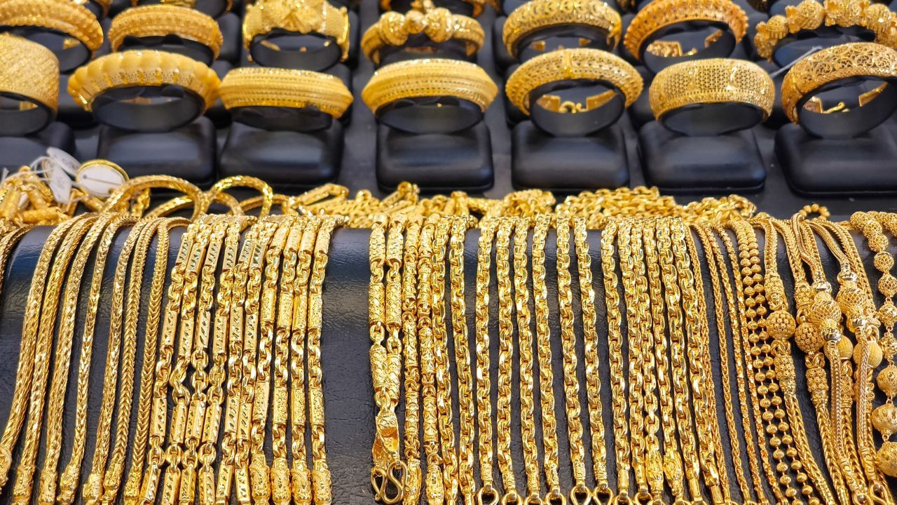 Gold Investment: പൊട്ടിയ സ്വര്‍ണം തരും കോടികള്‍; വില്‍ക്കേണ്ട, വെറുതെ വീട്ടില്‍ വെച്ചിട്ടെന്ത് കാര്യം?