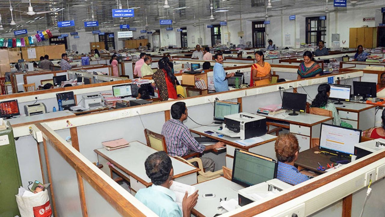 Government Employees Salary: സർക്കാർ ജീവനക്കാർക്ക് ഈ മാസത്തെ ശമ്പളം തടഞ്ഞുവയ്ക്കും? കാരണം