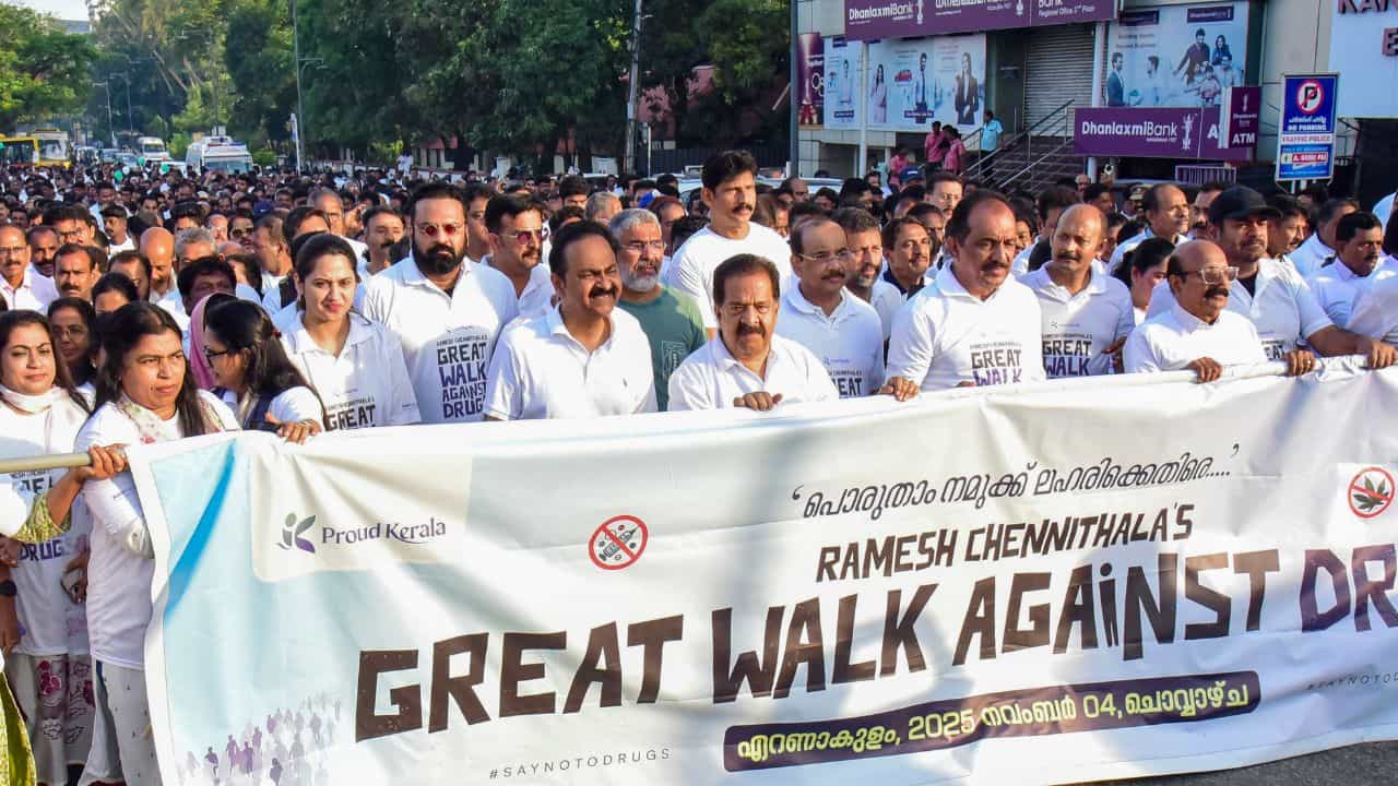 Great Walk Against Drugs : രാഷ്ട്രീയവും വിശ്വാസവും മറന്ന്, തങ്ങളുടെ മക്കൾക്ക് വേണ്ടി ഒരുമിച്ച് നടന്ന് കേരളം