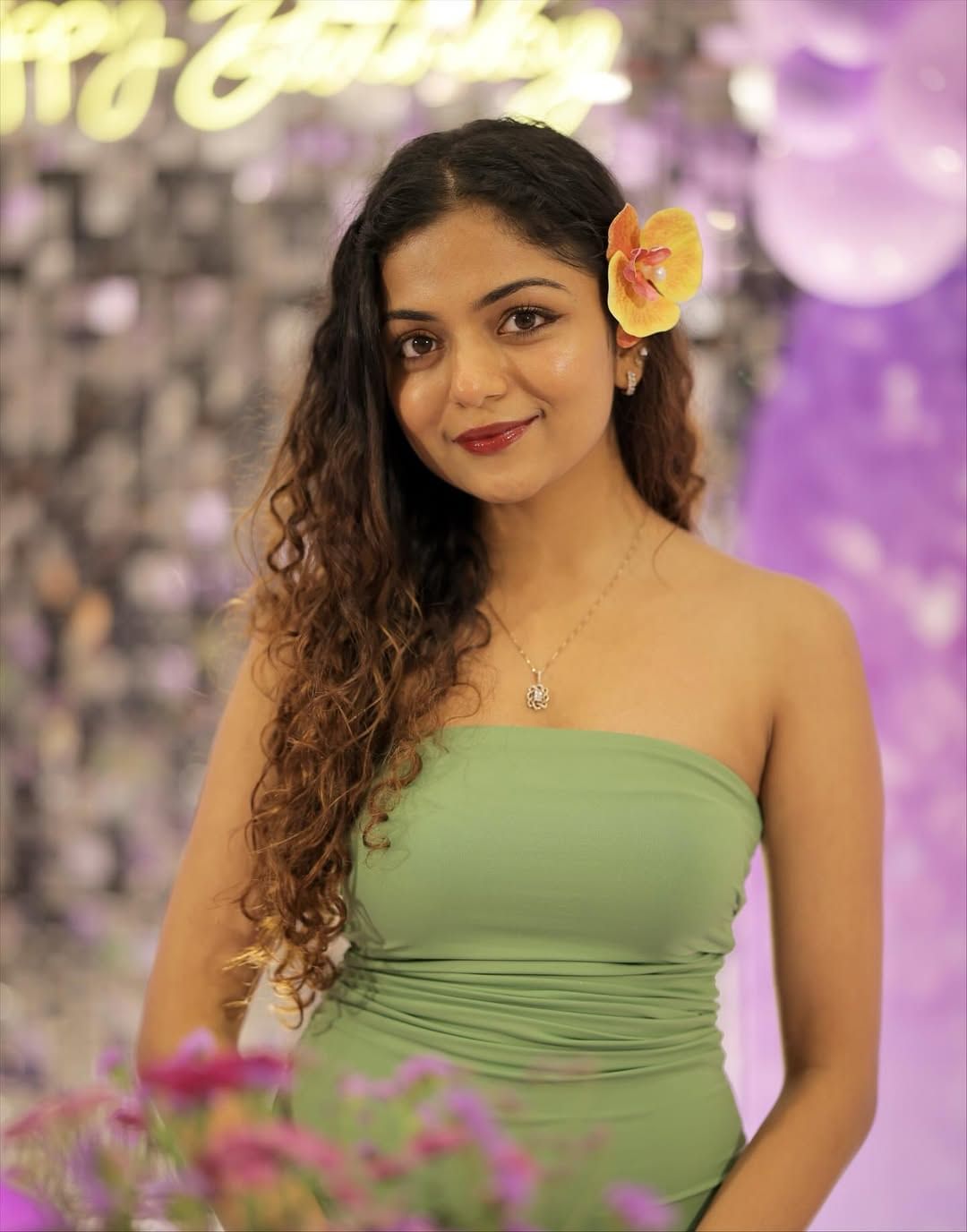 എന്നാലിപ്പോൾ കാണാറില്ല. ഇതാണ് ആരാധകർക്കിടയിൽ ചോദ്യത്തിന് ഇടയാക്കിയത്.ഇതിനുപുറമെ എങ്ങനെയാണ് സോഷ്യൽ മീഡിയയും പഠനവുമെല്ലാം മാനേജ് ചെയ്യുന്നത് എന്നാണ് മറ്റൊരു ചോദ്യം. ആരോഗ്യവും പഠനവും സോഷ്യൽ മീഡിയയുമെല്ലാം നമ്മുടെ പ്രയോരിറ്റികൾ ആണല്ലോ എന്നാണ് താരം പറയുന്നത്.