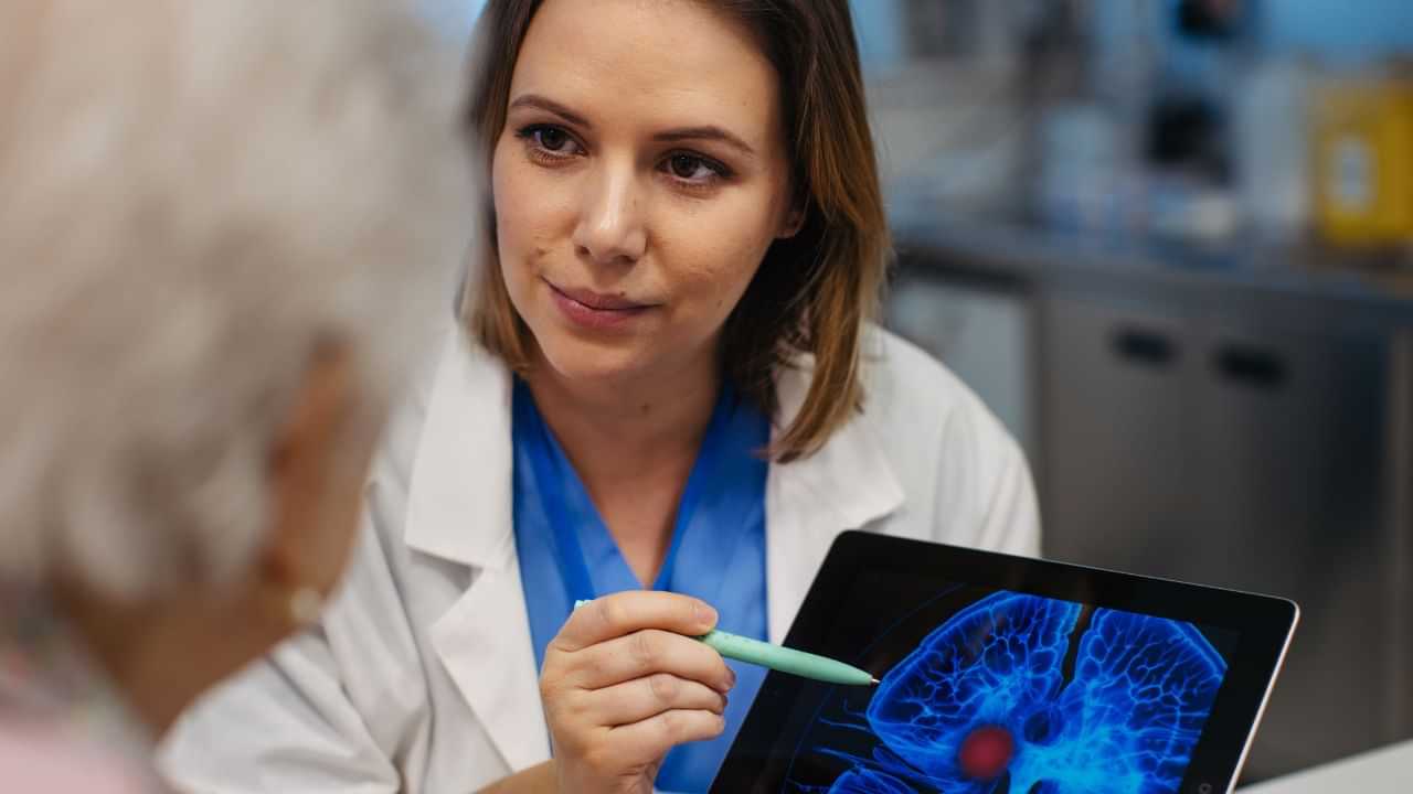 Stroke Reason: ആരോഗ്യമുള്ള ആളുകൾക്കും സ്ട്രോക്ക് വരാം; ന്യൂറോളജിസ്റ്റ് വെളിപ്പെടുത്തുന്നു Stroke Reason: ആരോഗ്യമുള്ള ആളുകൾക്കും സ്ട്രോക്ക് വരാം; ന്യൂറോളജിസ്റ്റ് വെളിപ്പെടുത്തുന്നു