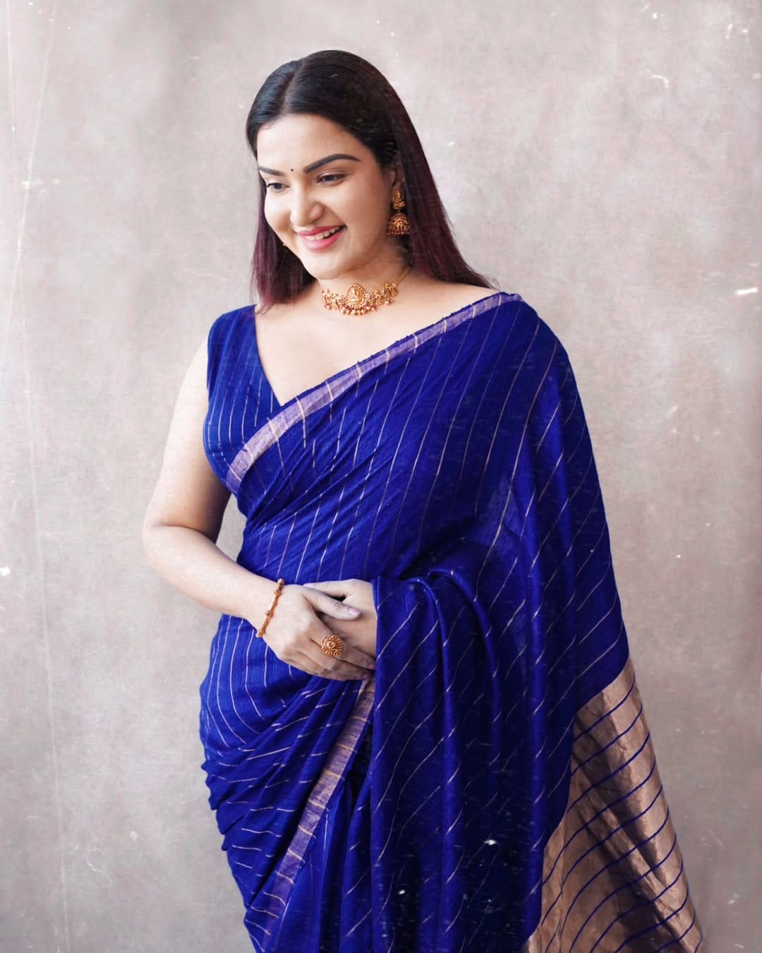 ഡിസംബർ 12 ന് പുറത്തിറങ്ങുന്ന റേച്ചൽ എന്ന ചിത്രത്തിലൂടെയാണ് താരത്തിന്റെ തിരിച്ചുവരവ്.ഹണി റോസിന്റെ കരിയറിൽ ഇതുവരെ ചെയ്യാത്ത ശക്തമായ സ്ത്രീ കഥാപാത്രമായിട്ടാണ് ഹണി ചിത്രത്തിൽ എത്തുന്നത്. ഇതിനിടെയിൽ വിവാഹത്തെ കുറിച്ച് ഹണി റോസ് പറഞ്ഞ വാക്കുകളാണ് ആരാധകർക്കിടയിൽ ശ്രദ്ധ നേടുന്നത്. 
