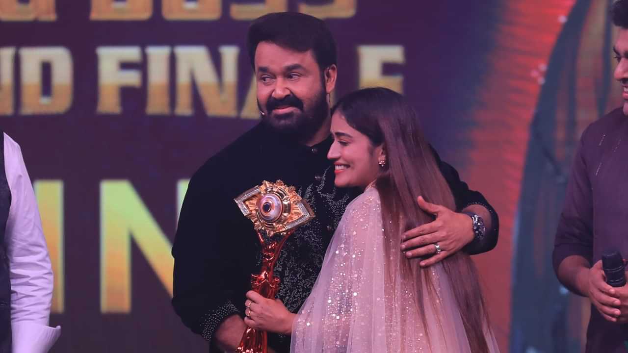 Bigg Boss Malayalam Season 7: അനുമോൾ വിജയിച്ചതിന് പിന്നിൽ ബിഗ് ബോസിൻ്റെ വമ്പൻ തന്ത്രം; രക്ഷപ്പെട്ടത് അനീഷ് മാത്രം Bigg Boss Malayalam Season 7: അനുമോൾ വിജയിച്ചതിന് പിന്നിൽ ബിഗ് ബോസിൻ്റെ വമ്പൻ തന്ത്രം; രക്ഷപ്പെട്ടത് അനീഷ് മാത്രം