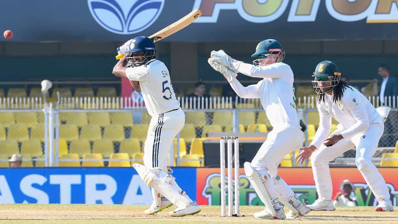 India vs South Africa: ഗംഭീറിന്റെ കാര്യത്തില് ഉടന് തീരുമാനമായേക്കും, ഗുവാഹത്തിയിലും ഇന്ത്യ തോറ്റു India vs South Africa: ഗംഭീറിന്റെ കാര്യത്തില് ഉടന് തീരുമാനമായേക്കും, ഗുവാഹത്തിയിലും ഇന്ത്യ തോറ്റു