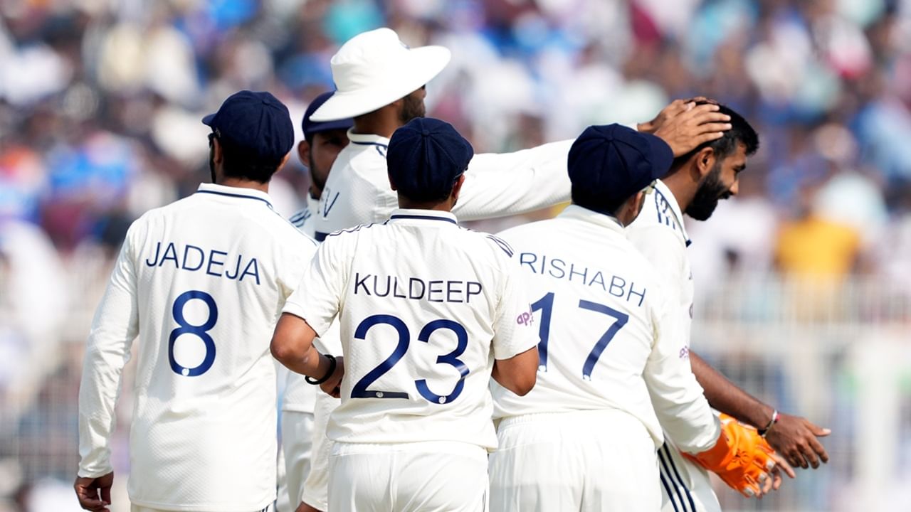 ആദ്യ ടെസ്റ്റിനിടെ പരിക്കേറ്റ ശുഭ്മാന്‍ ഗില്‍ ദക്ഷിണാഫ്രിക്കയ്‌ക്കെതിരായ രണ്ടാം ടെസ്റ്റില്‍ കളിക്കാന്‍ സാധ്യത കുറവാണെന്നാണ് വിലയിരുത്തല്‍. ഗില്‍ കളിച്ചില്ലെങ്കില്‍ ഇന്ത്യയുടെ പ്ലേയിങ് ഇലവന്‍ എങ്ങനെയാകും? സാധ്യതകള്‍ പരിശോധിക്കാം (Image Credits: PTI)