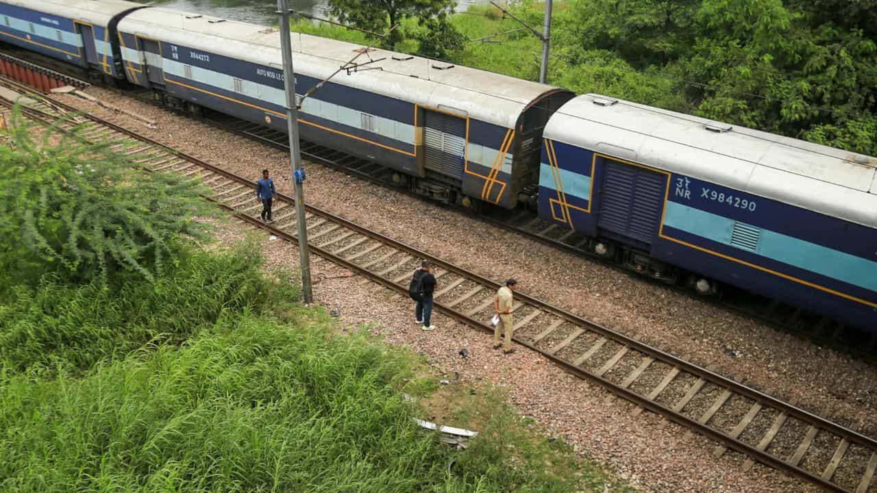 Indian Railway: ട്രെയിൻ യാത്ര ചെലവേറും; ടിക്കറ്റ് നിരക്ക് വർദ്ധിപ്പിച്ച് ഇന്ത്യൻ റെയിൽവേ