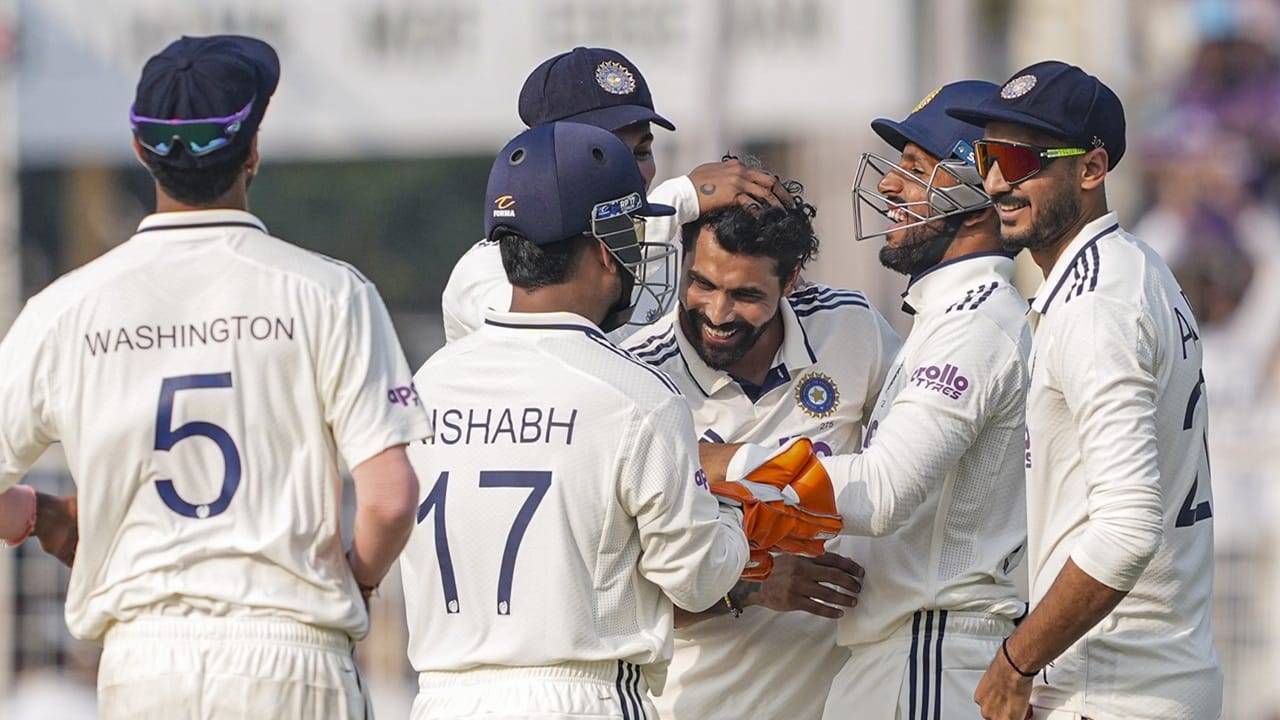 ഗുവാഹത്തി ടെസ്റ്റില്‍ ദക്ഷിണാഫ്രിക്കയ്ക്ക് ടോസ്. ദക്ഷിണാഫ്രിക്ക ബാറ്റിങ് തിരഞ്ഞെടുത്തു. ഇരുടീമുകളിലും മാറ്റങ്ങളുണ്ട് (Image Credits: PTI)