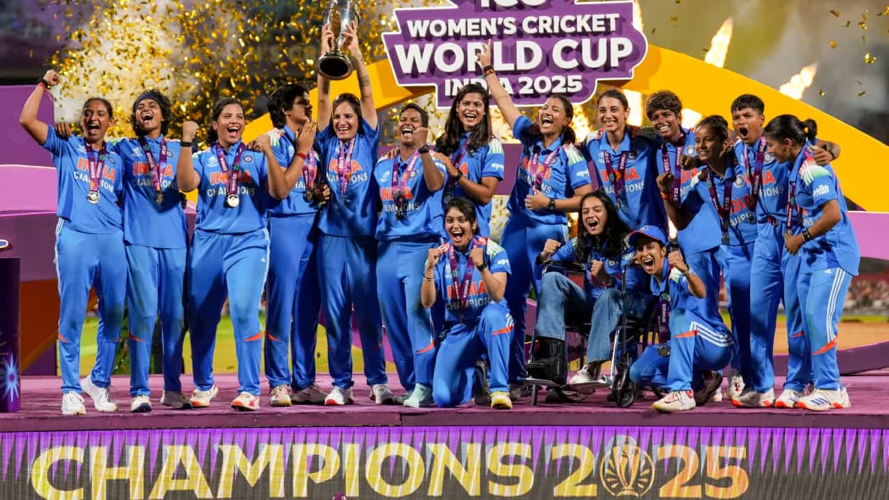 Womens ODI World Cup 2025: പുറത്താവലിൻ്റെ വക്കിൽ നിന്ന് കിരീടനേട്ടത്തിലേക്ക്; ഇന്ത്യൻ ടീം നടത്തിയത് അസാമാന്യ തിരിച്ചുവരവ്