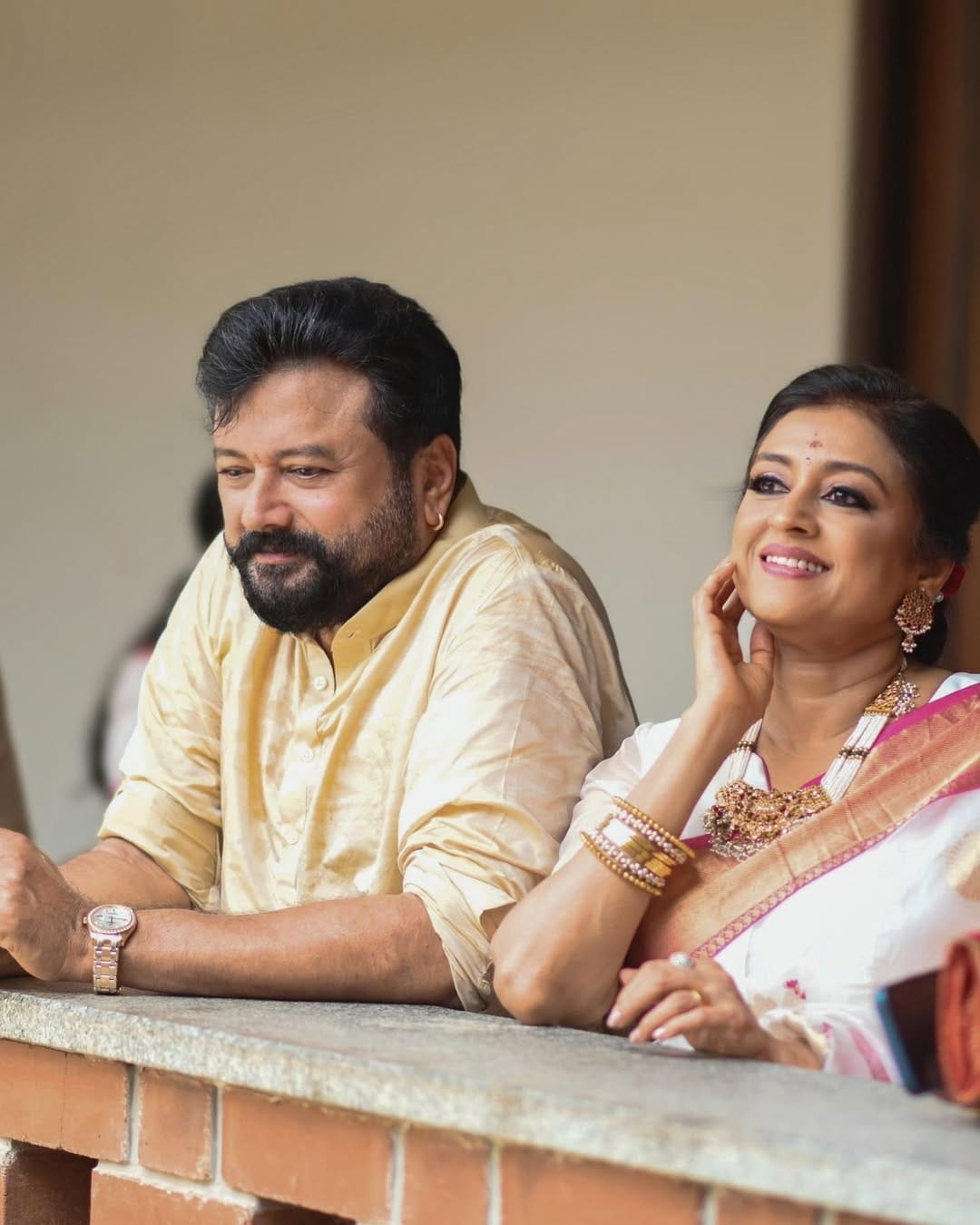 ശബരിമലയിലെ സ്വർണപാളി വിവാദത്തിൽ നടൻ ജയറാമിനെതിരെ രൂക്ഷമായി വിമർശിച്ച് ഫിലിം മേക്കർ സുനിൽ പരമേശ്വരൻ. സ്വർണപാളി വീട്ടിലേക്ക് കൊണ്ട് വരുമ്പോൾ ആലോചിക്കേണ്ടിയിരുന്നെന്നും ജയറാം ചെയ്തത് തെറ്റാണെന്നും സുനിൽ പരമേശ്വരൻ പറഞ്ഞു. (Image credits: Instagram)