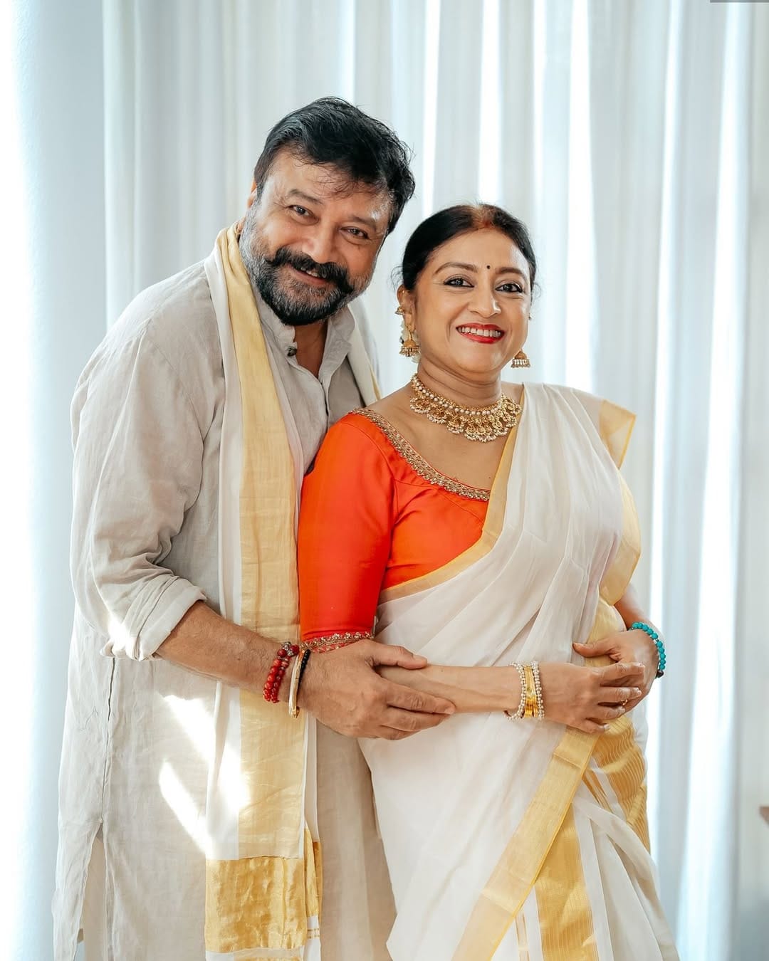 ആ പാളികൾ ഒക്കെ വീട്ടിൽ കൊണ്ട് വന്നപ്പോൾ തൊഴുതു നിൽക്കുന്നത് കണ്ടു, താങ്കൾക്ക് അൽപ്പമെങ്കിലും ബോധം ഉണ്ടെങ്കിൽ ഇതിന്റെ അബദ്ധം മനസിലായില്ലേ എന്നാണ് സുനിൽ പരമേശ്വരൻ ചോദിക്കുന്നത്. ഉണ്ണി കൃഷ്‌ണൻ പോറ്റി അതിൽ നിന്ന് സ്വർണവും ഒടിച്ചു തന്നെങ്കിൽ നിങ്ങൾ തീർന്നുവെന്നും അദ്ദേഹം പറയുന്നു.
