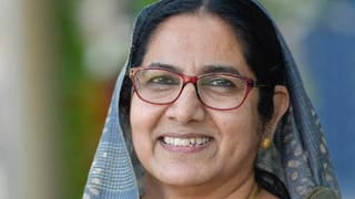 Kanathil Jameela: അടുക്കളയില്‍ നിന്നും അരങ്ങത്തേക്ക് എത്തിയ കമ്മ്യൂണിസ്റ്റുകാരി; വീട്ടമ്മയില്‍ നിന്നും വിപ്ലവകാരിയായി മാറിയ ജമീലയുടെ ജീവിതയാത്രയിലൂടെ