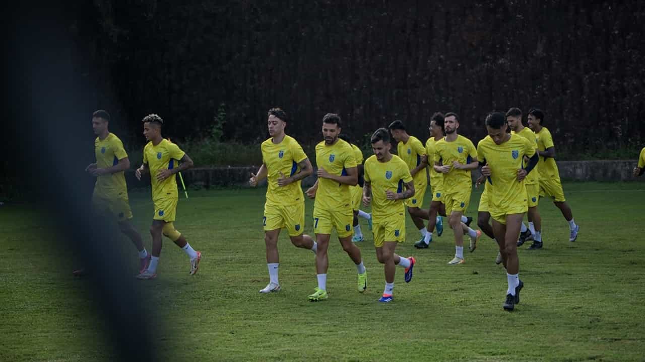 Kerala Blasters: മോഹന് ബഗാന്റെ പാതയില് മറ്റ് ക്ലബുകളും; കേരള ബ്ലാസ്റ്റേഴ്സും പ്രവര്ത്തനങ്ങള് നിര്ത്തിവച്ചു, ഐഎസ്എല് പ്രതിസന്ധി ഗുരുതരം Kerala Blasters: മോഹന് ബഗാന്റെ പാതയില് മറ്റ് ക്ലബുകളും; കേരള ബ്ലാസ്റ്റേഴ്സും പ്രവര്ത്തനങ്ങള് നിര്ത്തിവച്ചു, ഐഎസ്എല് പ്രതിസന്ധി ഗുരുതരം