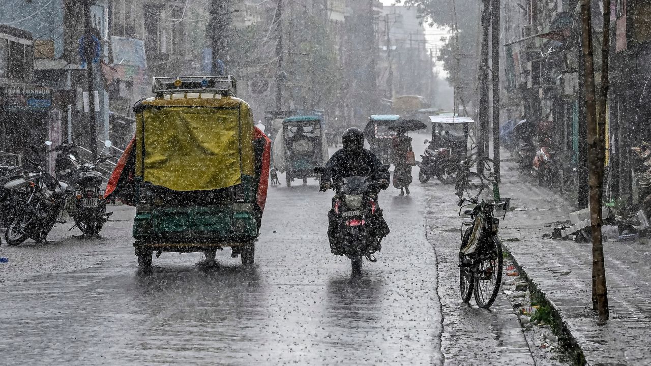 Kerala Rain Alert: മുന്നറിയിപ്പില്ല… വരും മണിക്കൂറിൽ എല്ലാ ജില്ലയിലും മഴ; കള്ളക്കടൽ പ്രതിഭാസവും