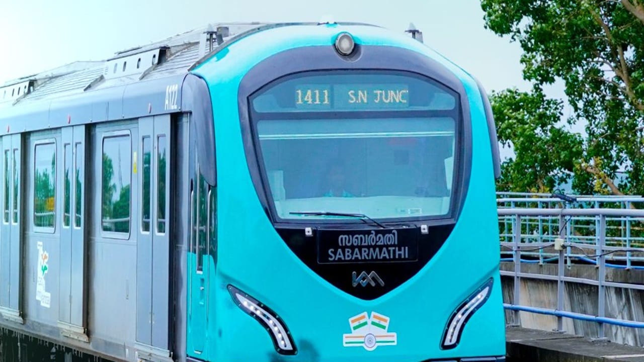 Kochi Metro: കൊച്ചിയുടേത് ‘കൊച്ചു’ മെട്രോയല്ല; അങ്കമാലി വരെയെത്തും; ആദ്യ പണി തുടങ്ങി
