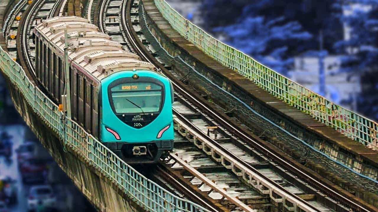 Kochi Metro: കൊച്ചി മെട്രോയില് യാത്ര ചെയ്യുമ്പോള് സാധനങ്ങള് നഷ്ടപ്പെട്ടാല് എന്തു ചെയ്യണം? യാത്രക്കാര് അറിയേണ്ടത് Kochi Metro: കൊച്ചി മെട്രോയില് യാത്ര ചെയ്യുമ്പോള് സാധനങ്ങള് നഷ്ടപ്പെട്ടാല് എന്തു ചെയ്യണം? യാത്രക്കാര് അറിയേണ്ടത്