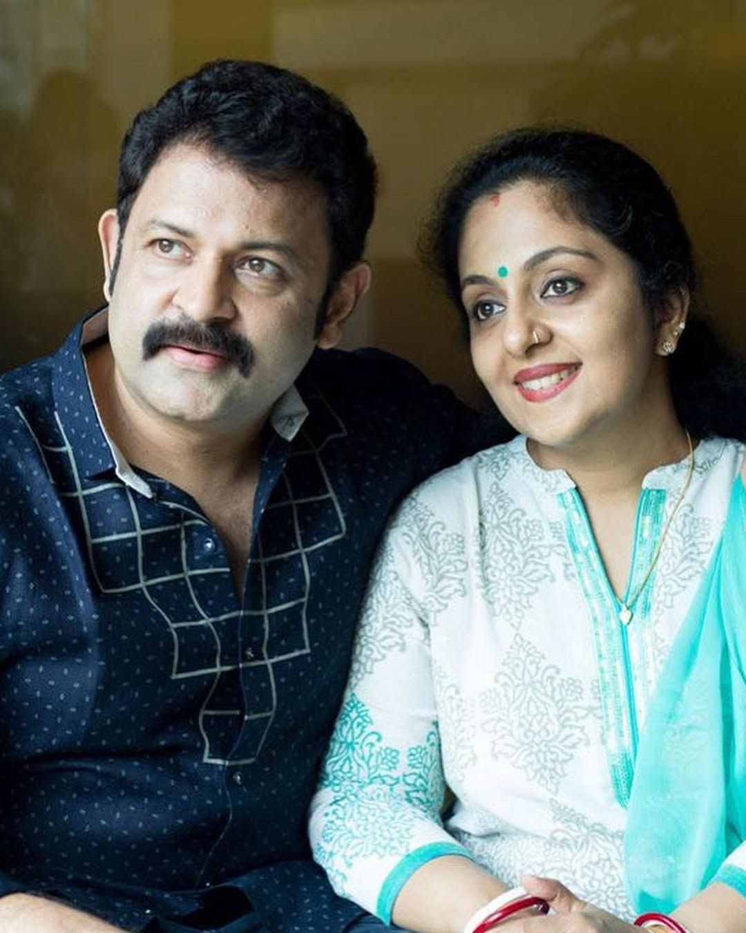 പിറന്നാൾ ദിനത്തിൽ സിന്ധുവും കൃഷ്ണകുമാറും മകൾ അഹാന വാങ്ങിയ പുതിയ കാറിൽ യാത്ര ചെയ്തിരുന്നു. ഇപ്പോഴിതാ  ഇതേക്കുറിച്ച് സിന്ധു കൃഷ്ണ പറഞ്ഞ വാക്കുകളാണ് സോഷ്യൽ മീഡിയയിൽ ശ്രദ്ധ നേടുന്നത്. ജീവിതം ആസ്വദിക്കണം എന്നാണ് സിന്ധു പറയുന്നത്. 