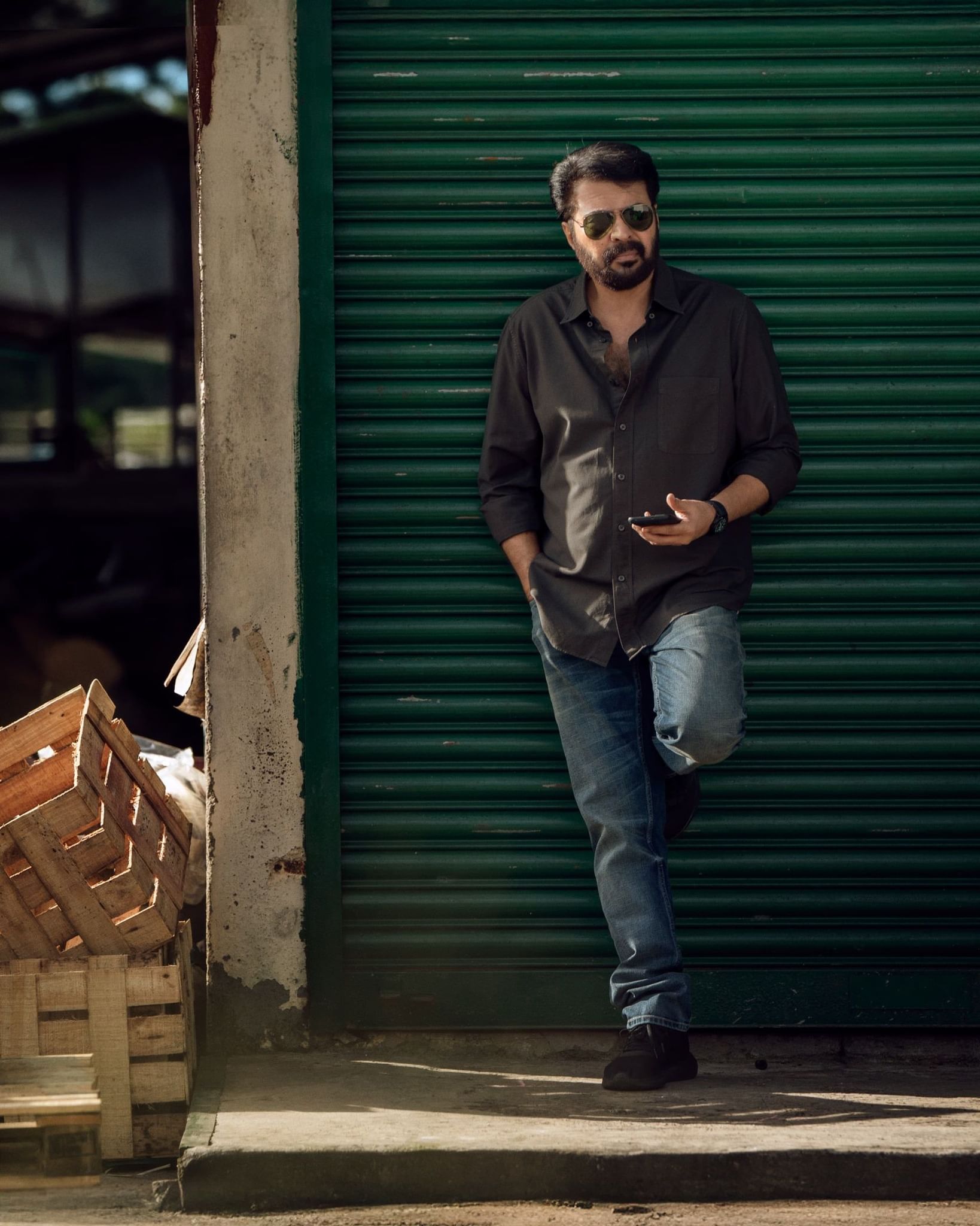 മികച്ച കഥാപാത്രങ്ങളും ചിത്രങ്ങളും നൽകിയ താരരാജാവിനെ തേടി വീണ്ടുമൊരു പുരസ്കാരം എത്തിയിരിക്കുകയാണ്. മികച്ച നടനുള്ള സംസ്ഥാന ചലച്ചിത്ര പുരസ്കാരമാണ് താരത്തിനെ തേടിയെത്തിയത്. നീണ്ട് എട്ട് മാസത്തെ ഇടവേളയ്ക്ക് ശേഷം പൂർവ്വാധികം ശക്തിയോടെ തിരിച്ചെത്തിയ താരത്തിനെ തേടിയാണ് പുരസ്കാരം എത്തിയത്. 