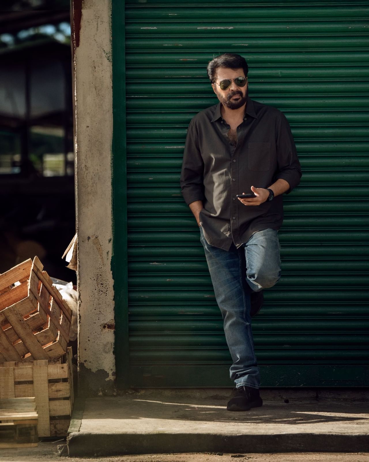 മികച്ച കഥാപാത്രങ്ങളും ചിത്രങ്ങളും നൽകിയ താരരാജാവിനെ തേടി വീണ്ടുമൊരു പുരസ്കാരം എത്തിയിരിക്കുകയാണ്. മികച്ച നടനുള്ള സംസ്ഥാന ചലച്ചിത്ര പുരസ്കാരമാണ് താരത്തിനെ തേടിയെത്തിയത്. നീണ്ട് എട്ട് മാസത്തെ ഇടവേളയ്ക്ക് ശേഷം പൂർവ്വാധികം ശക്തിയോടെ തിരിച്ചെത്തിയ താരത്തിനെ തേടിയാണ് പുരസ്കാരം എത്തിയത്.