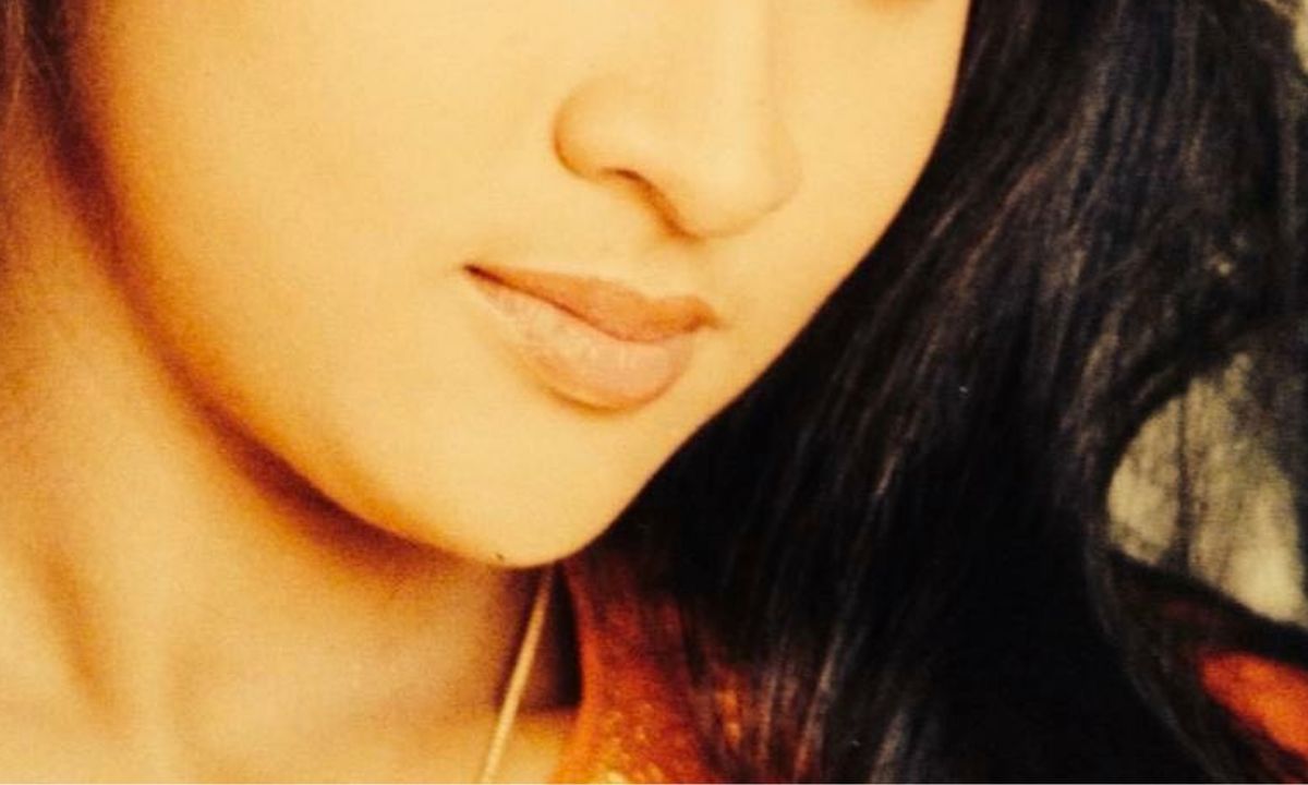 മറ്റാരുമല്ല അമരം എന്ന ചിത്രത്തിൽ മമ്മൂട്ടിയുടെ മകളായി വന്ന മാധു. അച്ചൂട്ടിയുടെ മുത്തായി രാഘവന്റെ രാധയായും തിളങ്ങിയ മാധുവിന് ഇന്നും ആരാധകർ ഏറെയാണ്. എന്നാൽ ഒരു ഇടവേളയ്ക്കു ശേഷം സിനിമയിൽ നിന്നും അപ്രത്യക്ഷമായ മാധു ഇപ്പോൾ അടുത്തകാലത്തായി വീണ്ടും സോഷ്യൽ മീഡിയയിൽ പ്രത്യക്ഷപ്പെടുന്നുണ്ട്. ഇപ്പോഴിതാ തന്റെ കരിയറിൽ ഉണ്ടായ ഒരു വീഴ്ചയെ കുറിച്ചും അതിനു പിന്നാലെ ഉണ്ടായ വിശ്വാസങ്ങളെ കുറിച്ചും  നടി പറഞ്ഞ കഥയാണ് ചർച്ചയാകുന്നത്. (PHOTO: INSTAGRAM/Maathu MG)