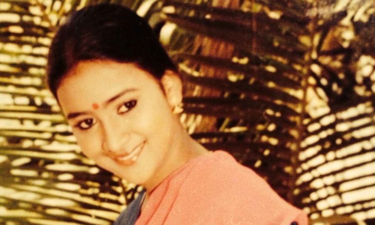 അമരത്തിനു മുമ്പ് മാധുവിനെ മലയാളികൾ ശ്രദ്ധിച്ചത് മമ്മൂട്ടിക്കൊപ്പം കുട്ടേട്ടൻ എന്ന സിനിമയിലാണ്. അതിലും മമ്മൂട്ടിയുടെ മകൾ വേഷമായിരുന്നു മാധുവിന്.  എന്നാൽ ഈ സിനിമയ്ക്ക് തൊട്ടു പിന്നാലെ അവസരം എത്തിയത് പെരുന്തച്ചൻ എന്ന ചിത്രത്തിലേക്ക് ആയിരുന്നു. കരിയർ ഹിറ്റ് ആകും എന്ന് മനസ്സിലായതിനാൽ തന്നെ തനിക്ക് അത് ഭയങ്കര സന്തോഷമാണ് നൽകിയത്. സിനിമയിൽ അഭിനയിക്കുന്നതിനു വേണ്ടി തയ്യാറെടുക്കുമ്പോഴാണ്  തന്റെ വേഷം മോനിഷയ്ക്ക് നൽകി എന്ന് അറിയുന്നത്. (PHOTO: INSTAGRAM/Maathu MG)