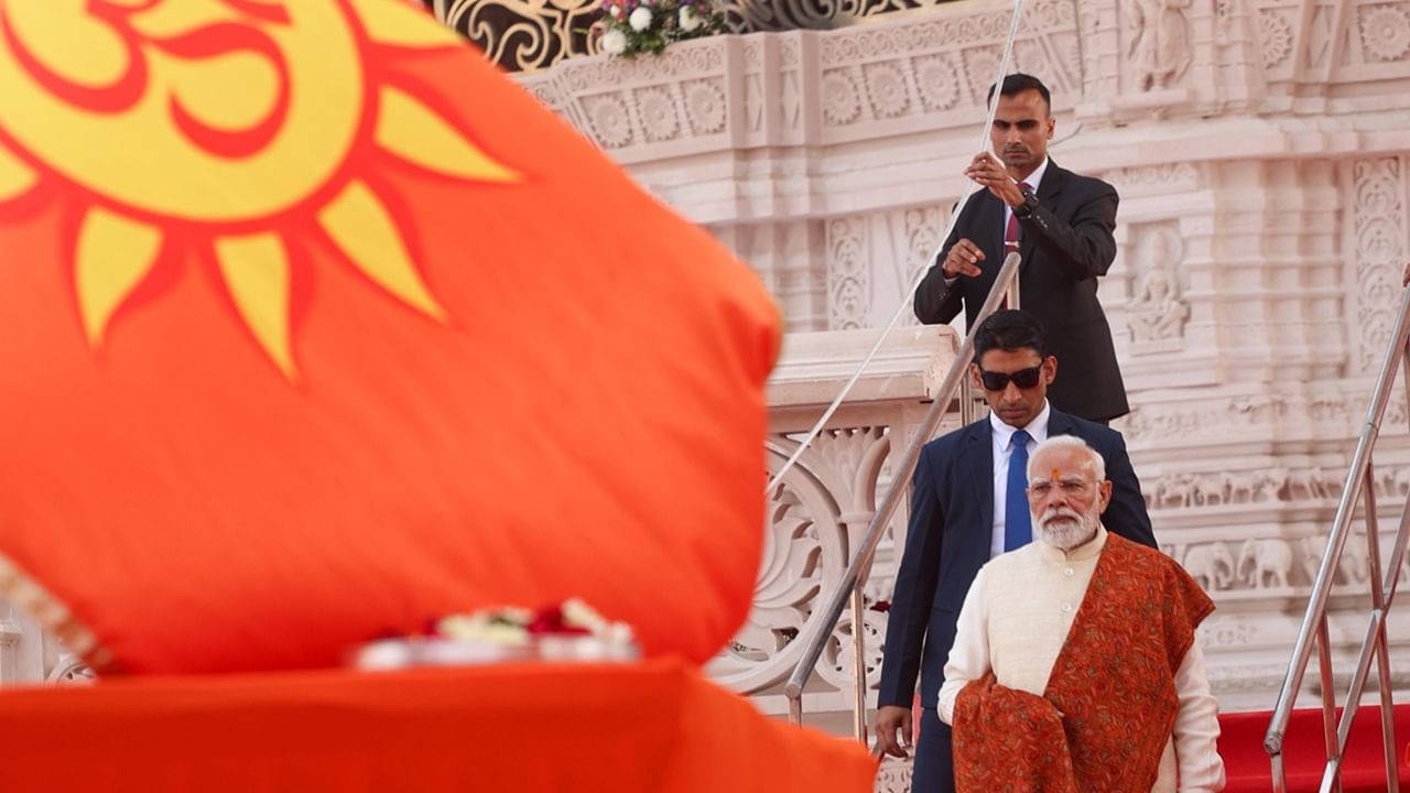 Ayodhya Flag: പ്രധാനമന്ത്രി രാമക്ഷേത്രത്തിൽ പവിത്രമായ കാവി പതാക ഉയർത്തി