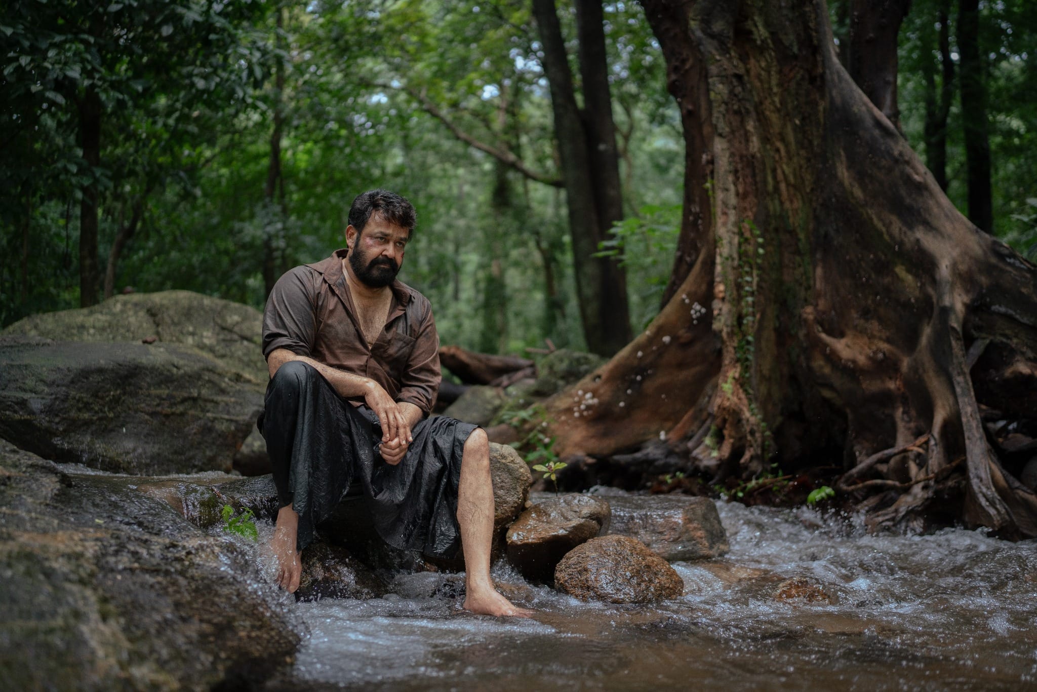 ലളിത അനുഭവിച്ചതിനേക്കാൾ കൂടുതൽ മാനസിക സംഘർഷങ്ങളാണ് ബെൻസിനുണ്ടായത് എന്നാണ് തനിക്ക്  മനസ്സിലായതെന്നു തരുൺ മൂർത്തി പറഞ്ഞു.നിർമാതാവിന്റേയോ സൂപ്പർതാരത്തിന്റെയോ സമ്മർദ്ദമൊന്നും കൊണ്ടല്ല അങ്ങനെയൊരു തീരുമാനം ഉണ്ടായത്. 
