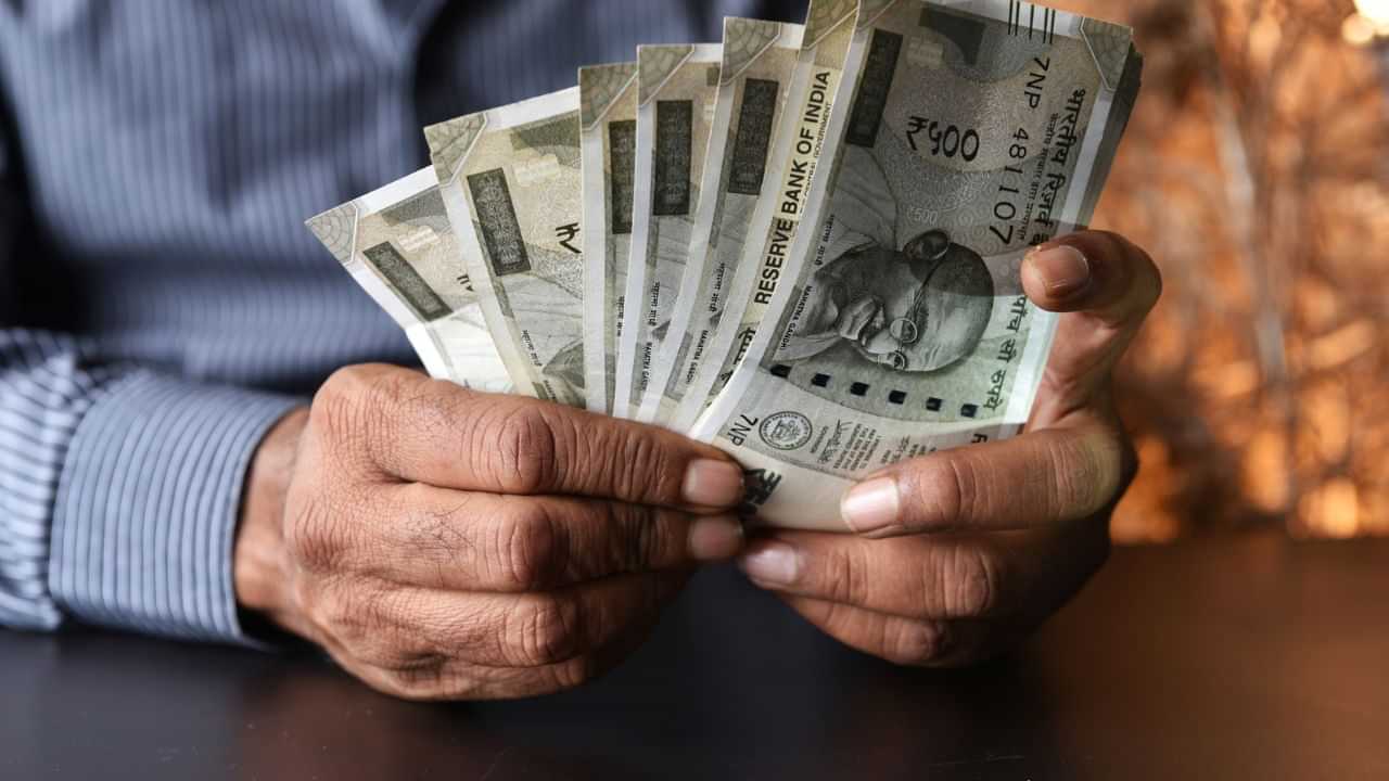 Kerala Local Body Election 2025 : പഞ്ചായത്ത് മെമ്പറായാൽ എത്ര രൂപ ശമ്പളം കിട്ടും? ഈ ജോലിക്ക് ഇത് മതിയോ?