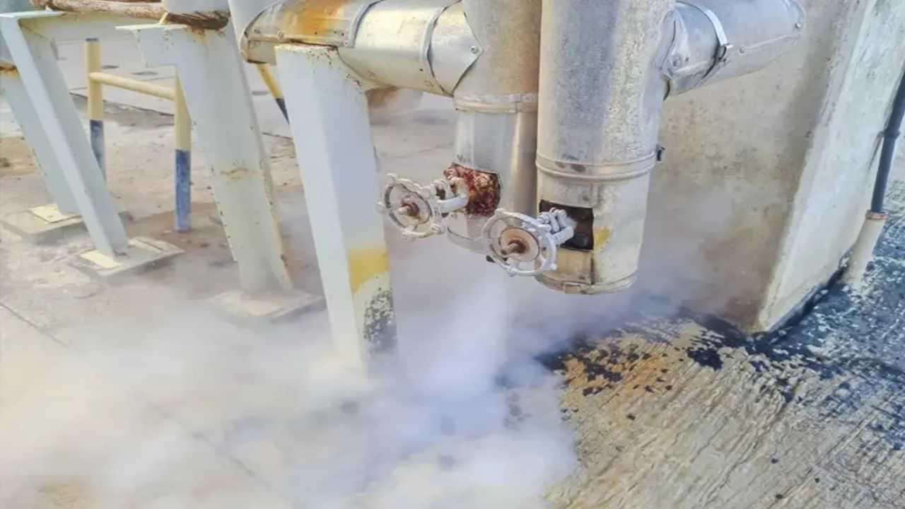 Mumbai Chemical Leak: മുംബൈയിൽ രാസവസ്തു ചോർച്ച: വിഷവാതകം ശ്വസിച്ച് 20 വയസ്സുകാരന് ദാരുണാന്ത്യം Mumbai Chemical Leak: മുംബൈയിൽ രാസവസ്തു ചോർച്ച: വിഷവാതകം ശ്വസിച്ച് 20 വയസ്സുകാരന് ദാരുണാന്ത്യം