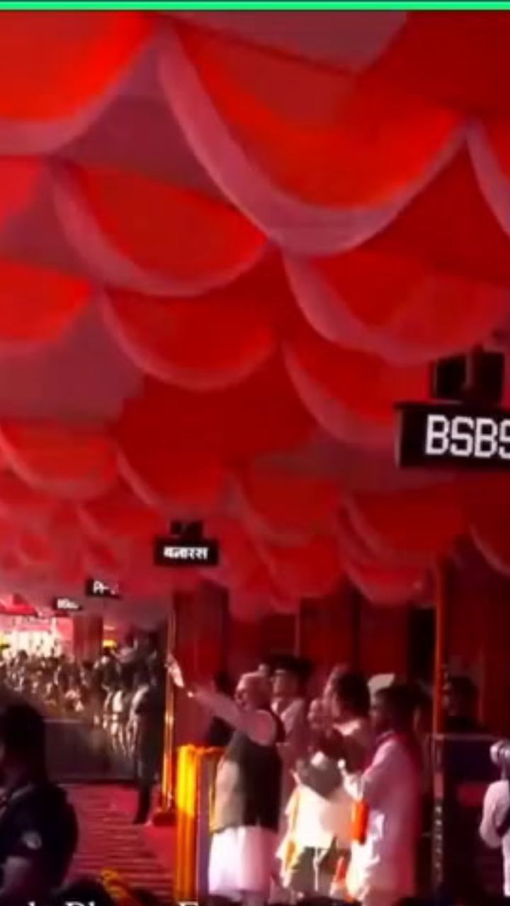 നാല് വന്ദേഭാരത് ട്രെയിനുകൾ ഫ്ലാഗ് ഓഫ് ചെയ്ത് പ്രധാനനമന്ത്രി