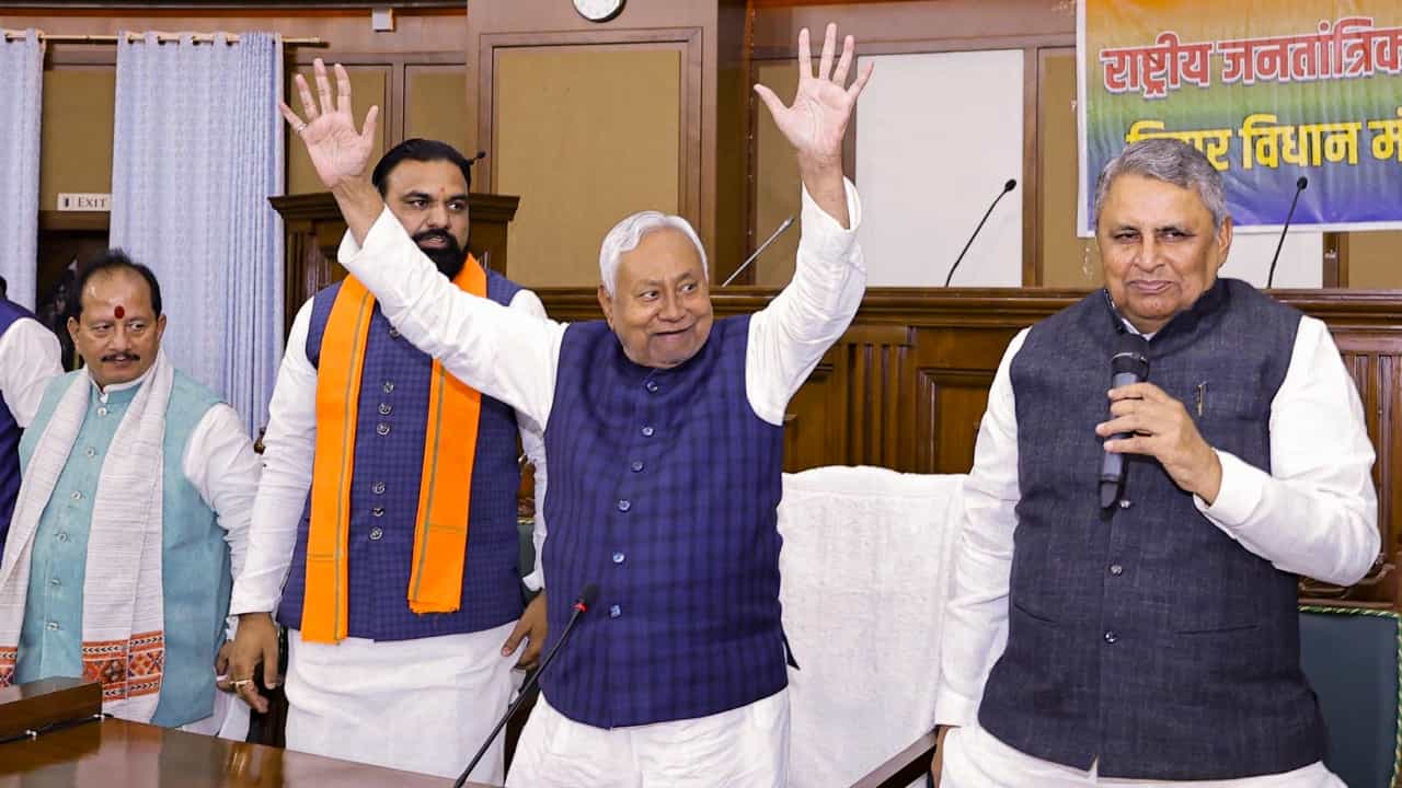 Nitish Kumar: നിതീഷ് കുമാർ ഇന്ന് ബീഹാർ മുഖ്യമന്ത്രിയായി സത്യപ്രതിജ്ഞ ചെയ്യും; സ്ഥാനത്തെത്തുന്നത് 10ആം തവണ