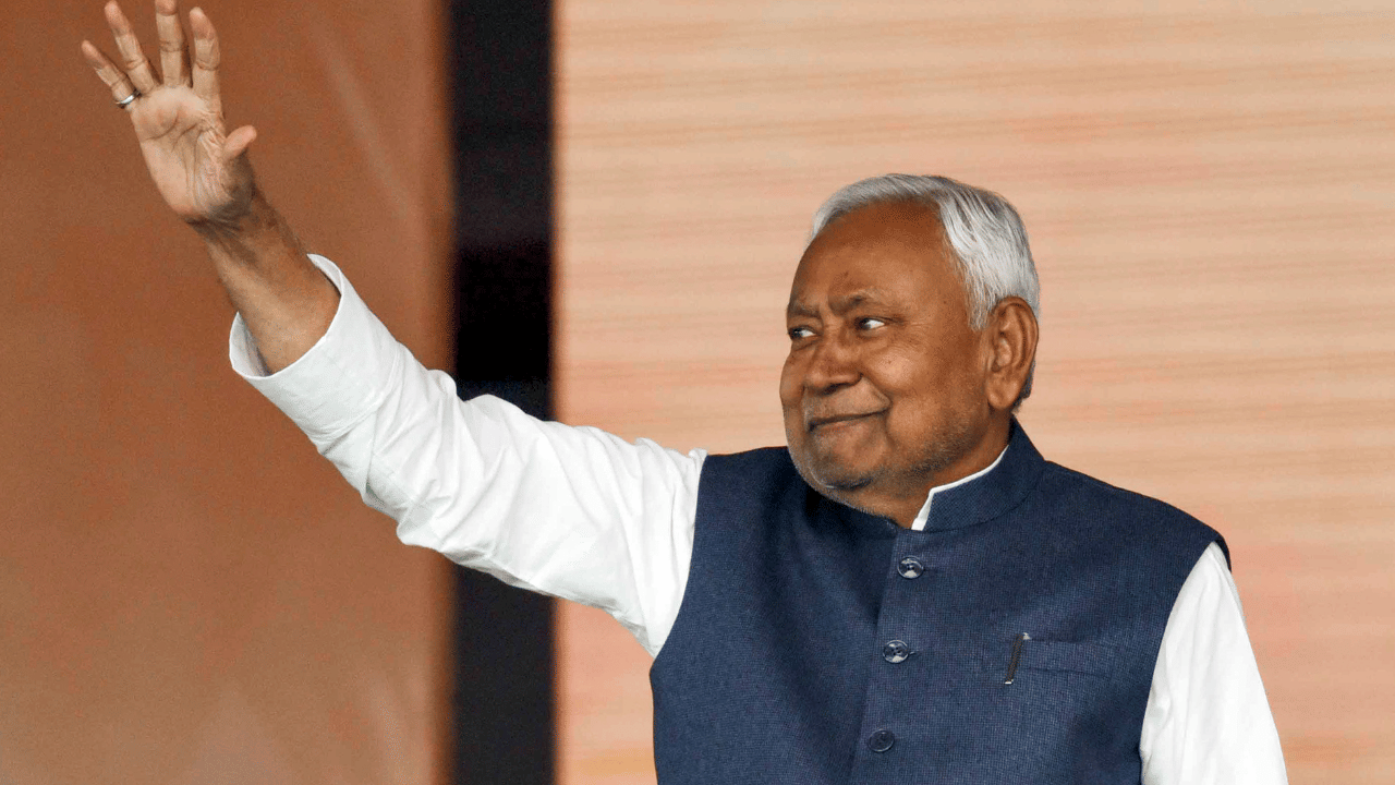 Nitish Kumar: ബിഹാർ നയിക്കാൻ നിതീഷ്കുമാർ; മുഖ്യമന്ത്രിയായി സത്യപ്രതിജ്ഞ ചെയ്തു