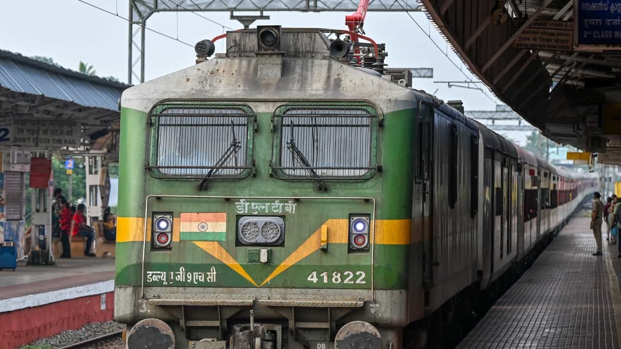 Railway Update: ഗുരുവായൂർ, തിരുവനന്തപുരം എക്സ്പ്രസുകൾക്ക് എറണാകുളത്തും ആലപ്പുഴയിലും സ്റ്റോപ്പില്ല; ഔദ്യോഗിക അറിയിപ്പ്