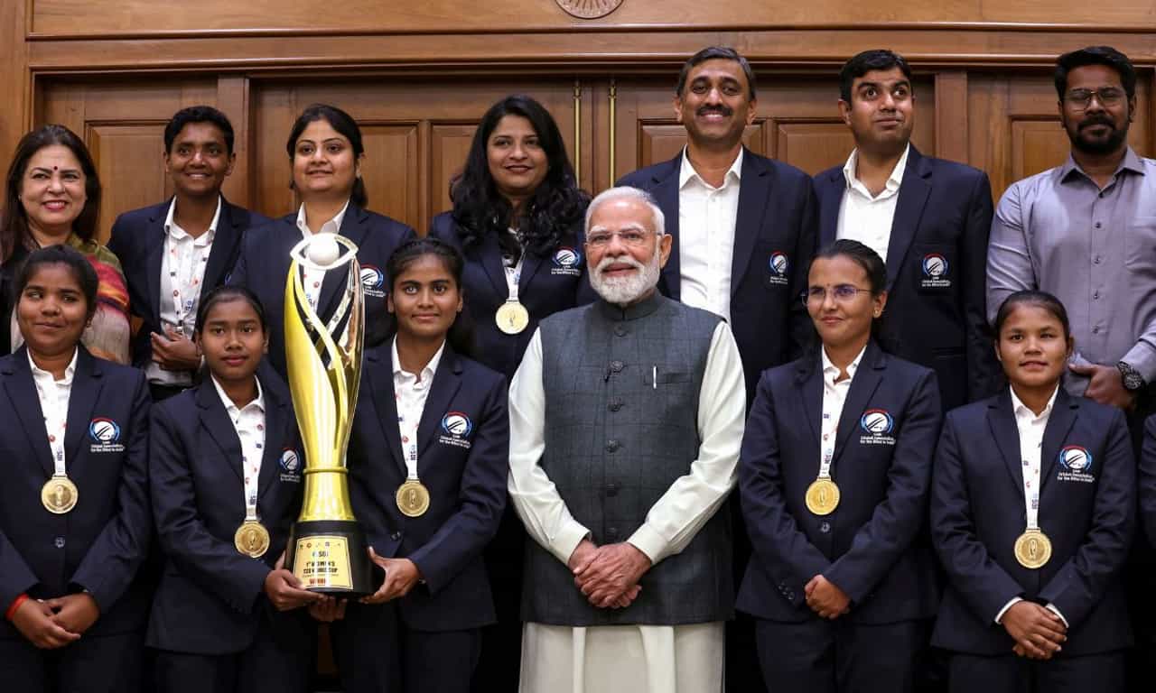 PM Modi Meets T20 Blind women Team: ചരിത്രനേട്ടം: ബ്ലൈൻഡ് വനിതാ ടി20 ലോകകപ്പ് ജേതാക്കളെ ആദരിച്ച് പ്രധാനമന്ത്രി മോദി PM Modi Meets T20 Blind women Team: ചരിത്രനേട്ടം: ബ്ലൈൻഡ് വനിതാ ടി20 ലോകകപ്പ് ജേതാക്കളെ ആദരിച്ച് പ്രധാനമന്ത്രി മോദി